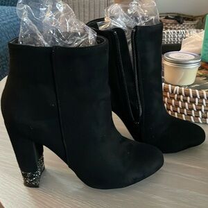 Black ankle boots with sparkle accent heel. XOXO Yardley size 6.